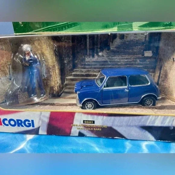 Corgi #04441 The Italian Job (1969) Blue Mini & Driver + Gold Bars - Rare🏦🚙🛣️ - Picture 8 of 12